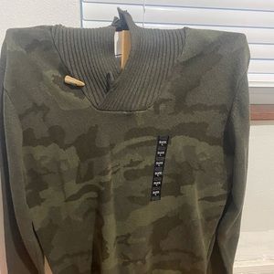 Sean John top button sweatshirt, new w,tags camera color, large